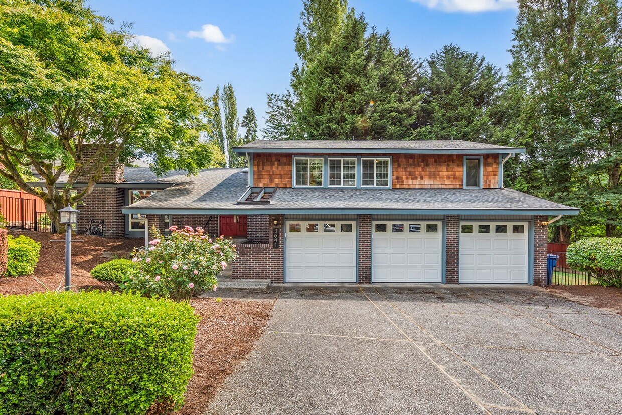 Primary Photo - Charming 5-Bedroom Tri-Level Retreat in La...