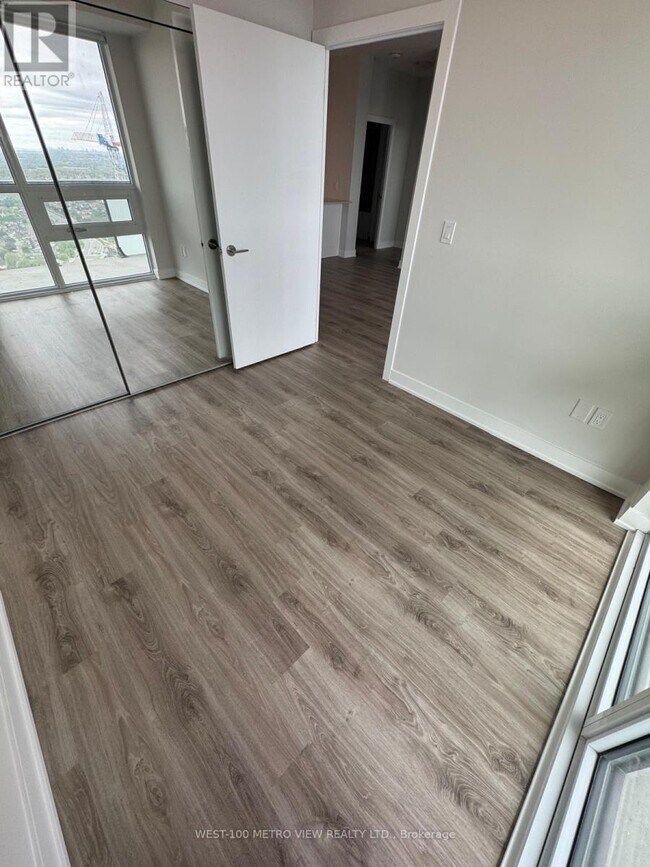 Building Photo - 430-3430 Square One Dr