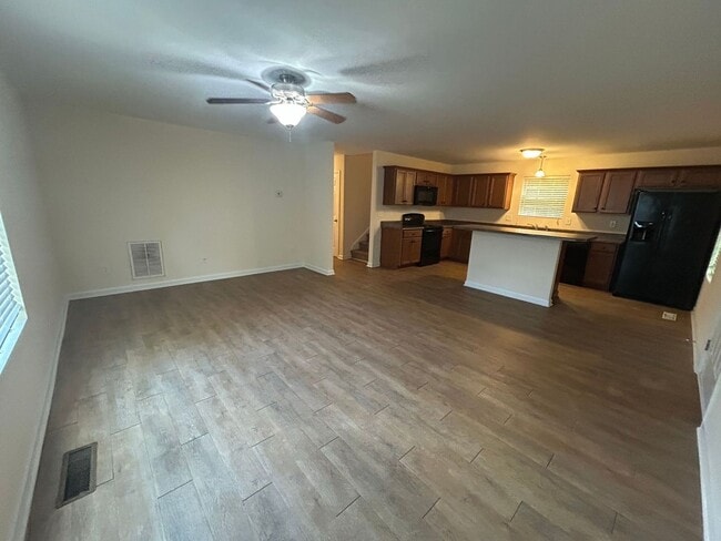Building Photo - PRE-LEASING FOR AUGUST 2026!