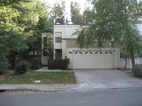 Building Photo - 2038 Renoir Ave