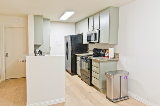 Building Photo - 5460 White Oak Avenue, Unit Bedroom en-suite