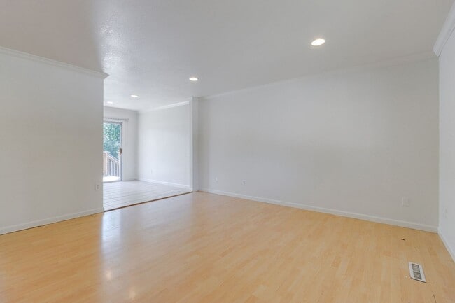 Building Photo - 1312 Ash Dr