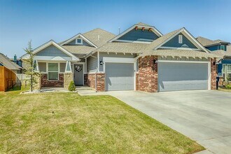 Building Photo - 11805 Loren Brook Ln