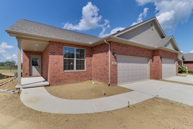 Foto principal - 1334 Monterey Pine Dr