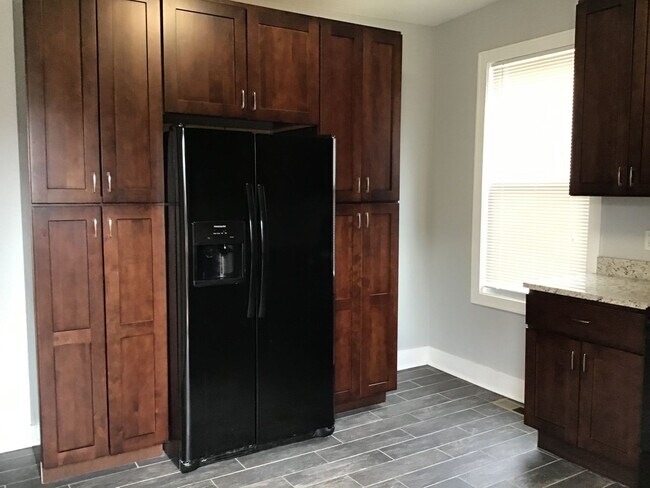 Building Photo - 3441 Seymour Ave