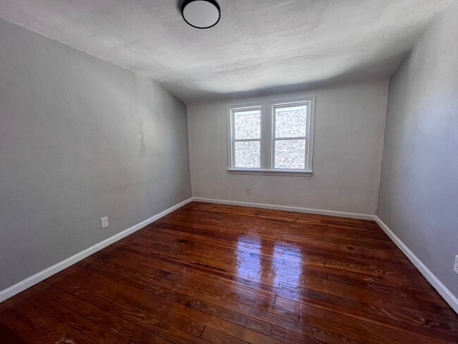 Building Photo - 3321 E 146th St