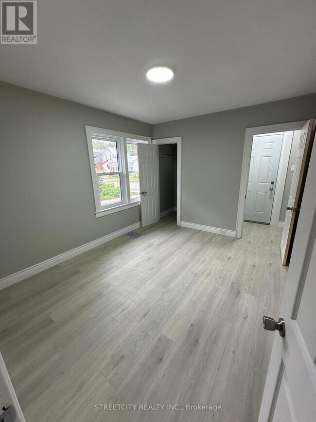 Building Photo - 437 Charlotte St