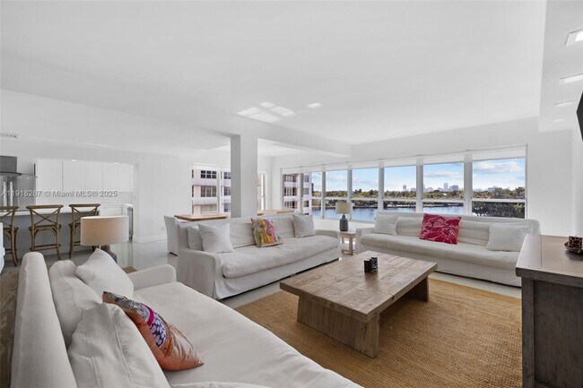 Building Photo - 9102 W Bay Harbor Dr