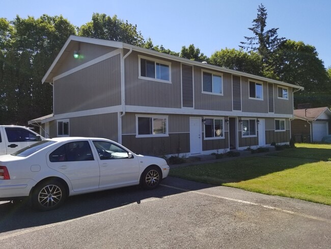 Building Photo - 911 8th St Se