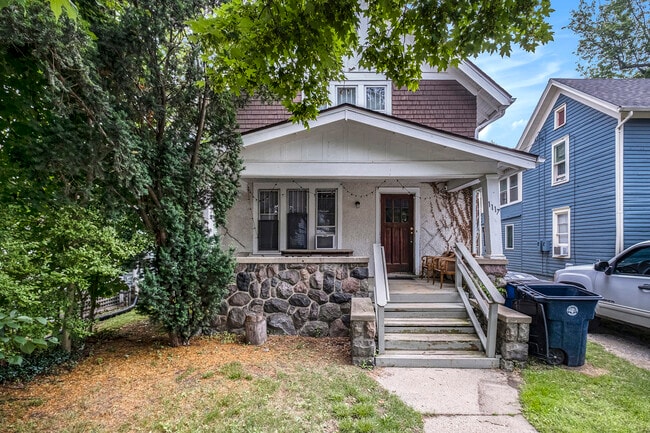 Foto del edificio - 1117 S Forest Ave