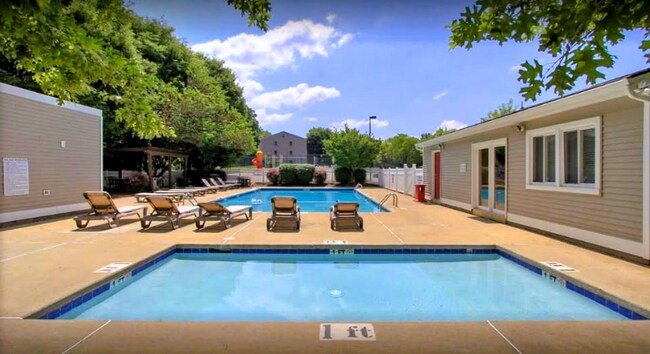 Building Photo - 600 Reusens Rd