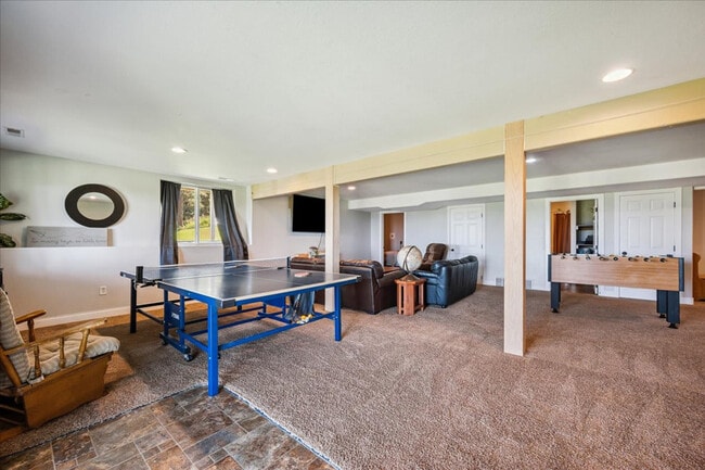 Building Photo - 3213 Hemlock Ct