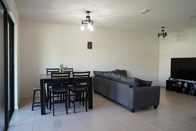 Building Photo - 1737 Portofino Meadows Blvd