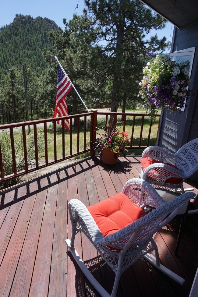 Building Photo - Great House in South Evergreen!! Must See!!