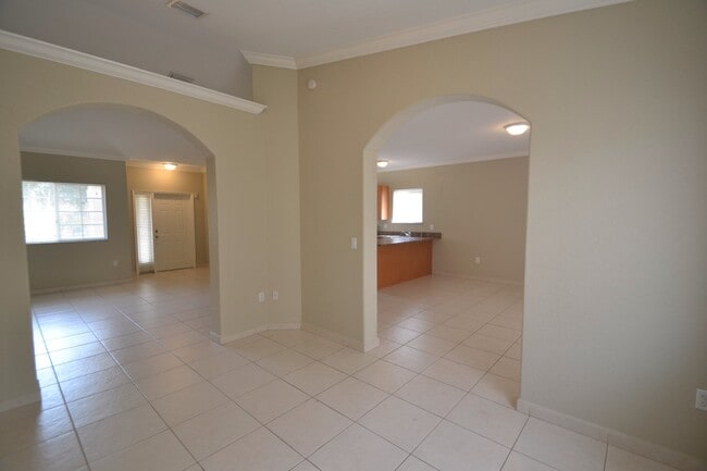 Foto del edificio - 9106 NW 169th St