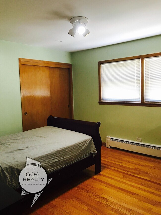 Foto del edificio - Jefferson Park Apt!