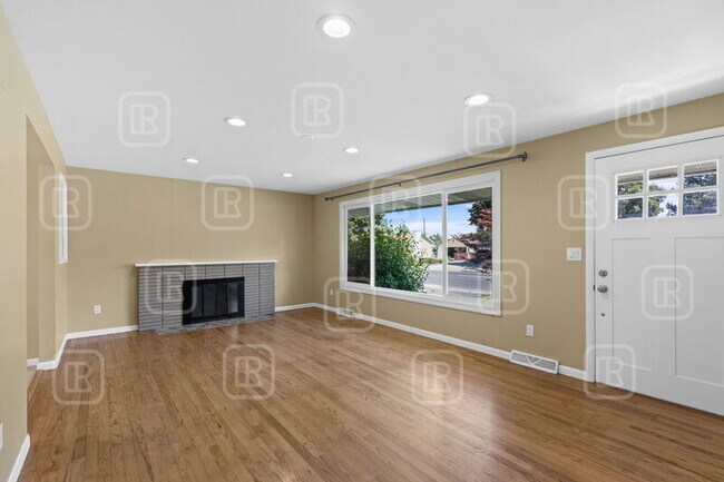 Foto del edificio - 5915 N Maple St