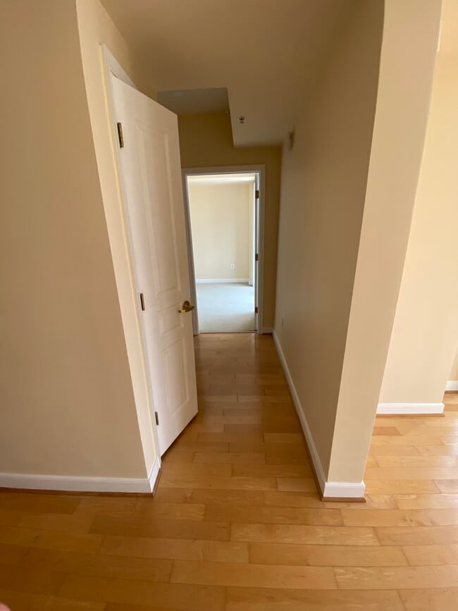 Building Photo - 616 E St NW