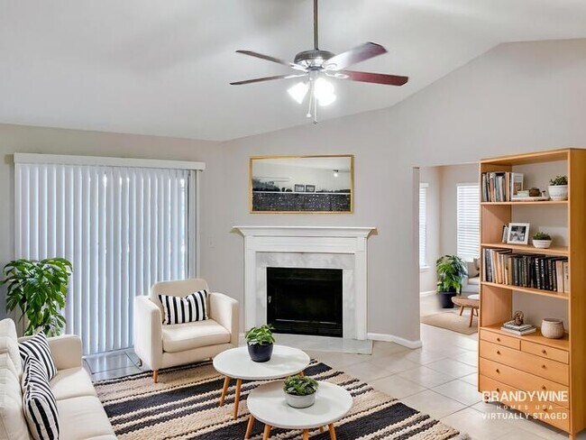 Foto del edificio - 13550 Valbuena Ct