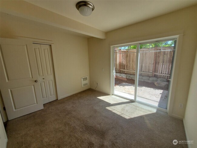 Downstairs Bedroom - 1402 N Northgate Way
