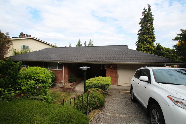 Foto del edificio - CHARMING 3 BED, 2 BATH 1850 SF SEATTLE HOME W EASY COMMUTE!