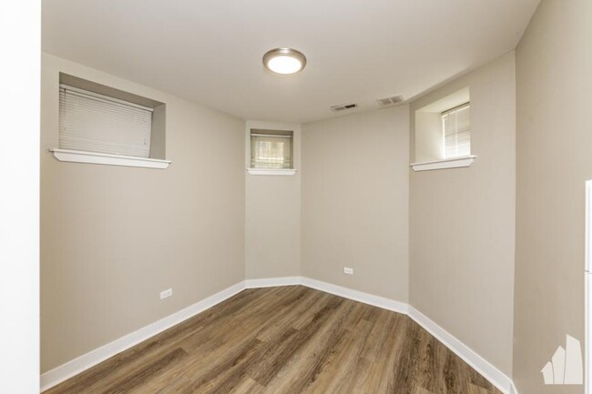 Foto del edificio - 2 bedroom in Chicago IL 60614