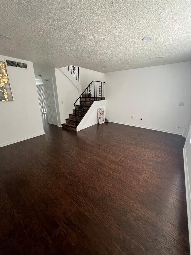 Building Photo - 6052 Village Cir S