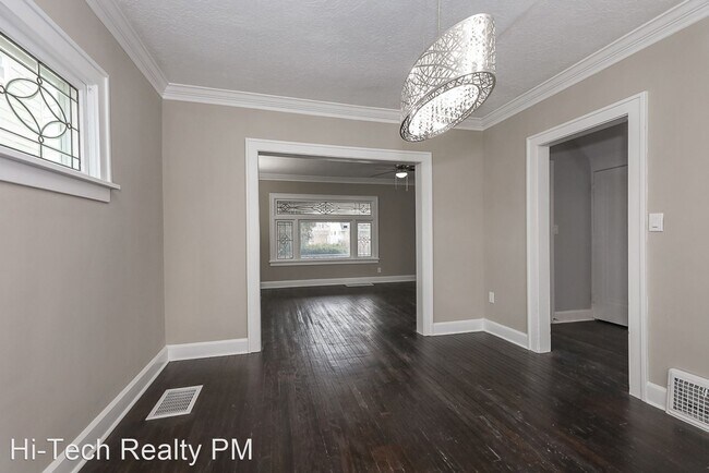 Building Photo - 3 br, 1 bath House - 13411 SOUTH PARKWAY DR