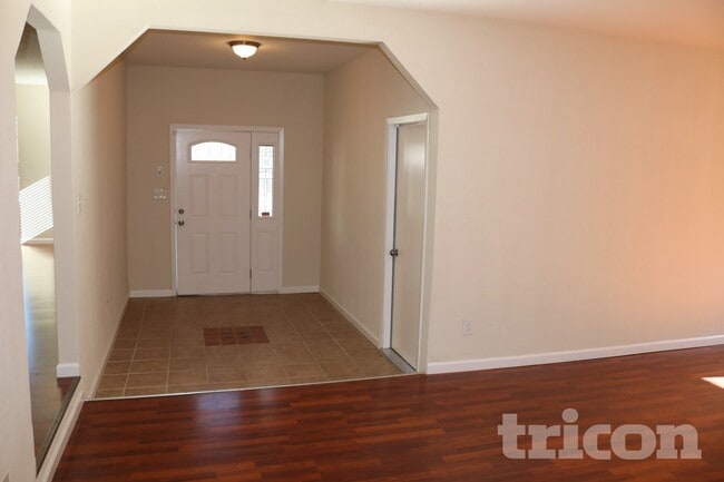 Building Photo - 2607 Orchid St