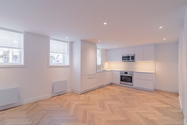 Building Photo - 590 Av. Outremont