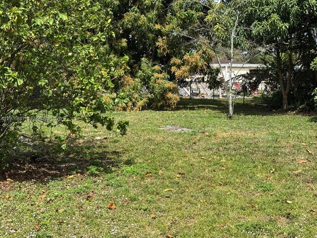 Foto del edificio - 16981 NE 8th Ct