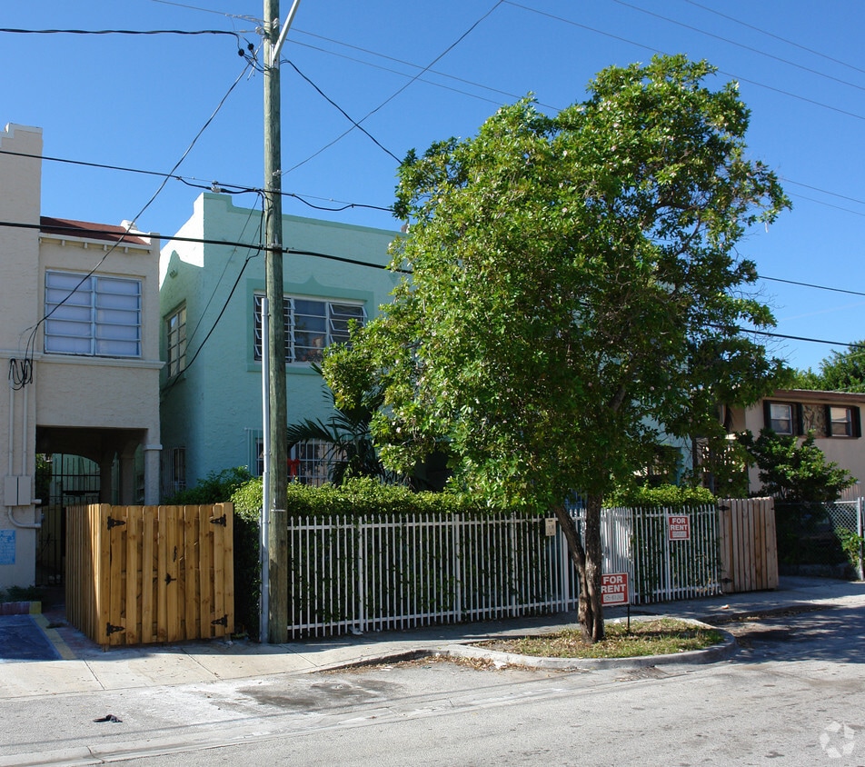 Building Photo - 1144 SW 5th St