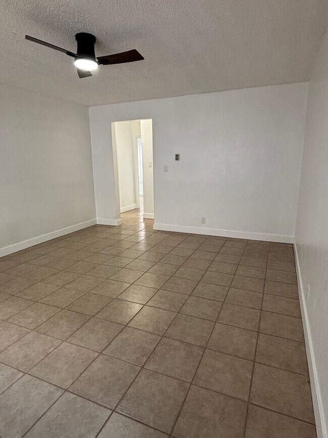 Foto del edificio - Charming 2 Bedroom Long Beach Apartment - Close to PCH!