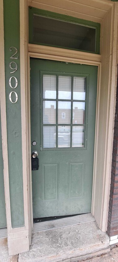 Foto principal - 2900 S Compton Ave