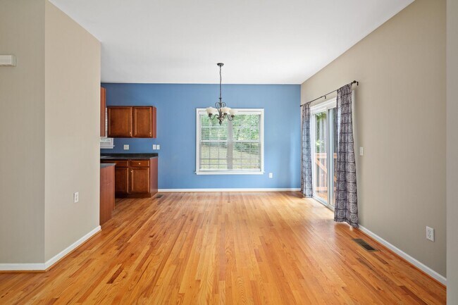 Building Photo - 3 Bedroom 1.5 bath house close to West Ash...