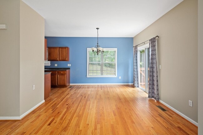 Foto del edificio - 3 Bedroom 1.5 bath house close to West Asheville, Great location!