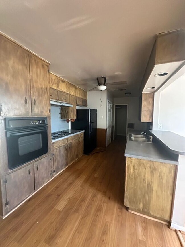 Foto del edificio - 2457 Marsalis Dr