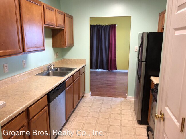 Building Photo - 3 br, 2.5 bath House - 435 Westover Pines Dr