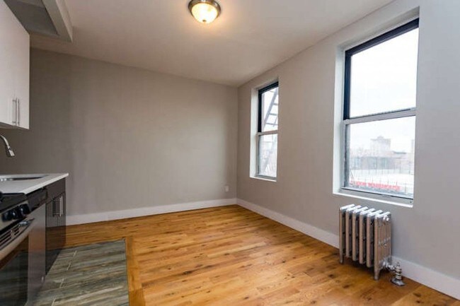 Building Photo - 297 E 149th St