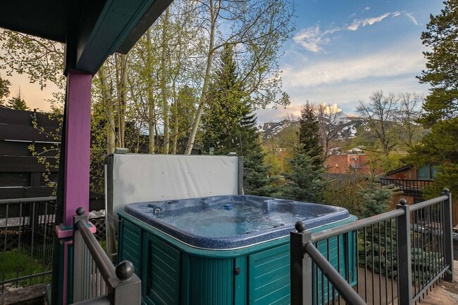 Building Photo - Winter rental! Luxury 4 bed, 3 bath home i...
