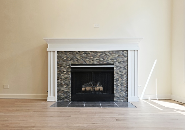 Working fireplace - 2170 W Bowler St