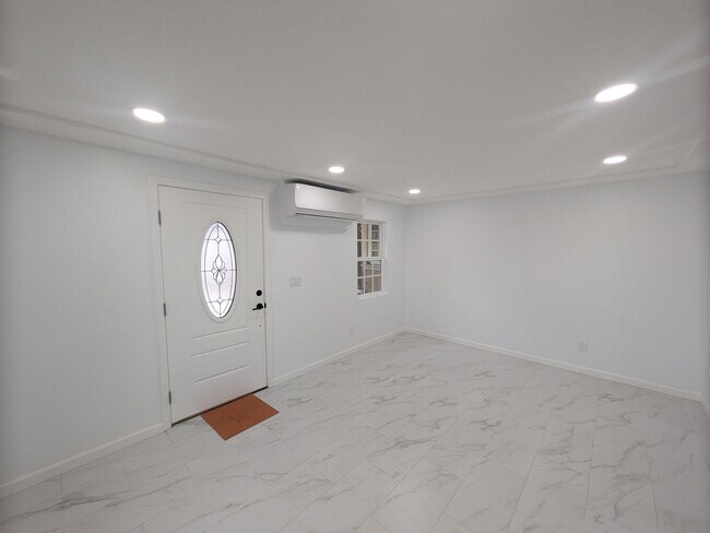 Foto del edificio - Charming 2/1 bath ADU- in an Ideal Location close to down town Claremont!