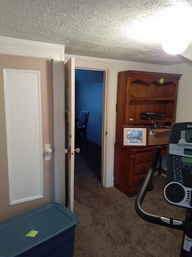 BR 2 11x10 - 5323 W National Ave