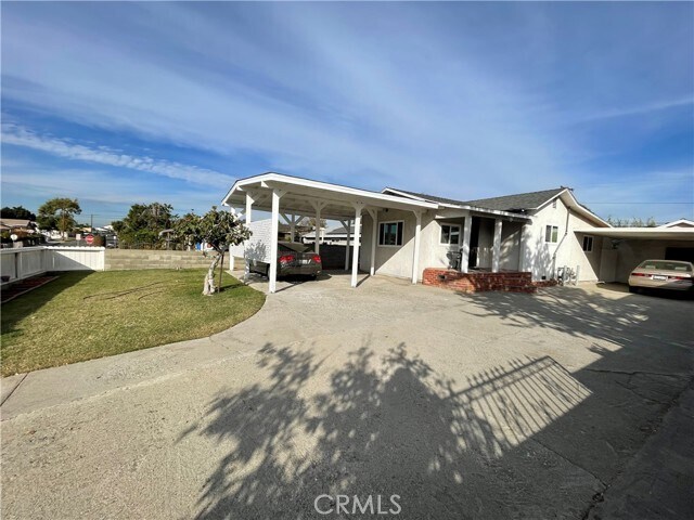 Foto del edificio - 12114 Laurel Ave