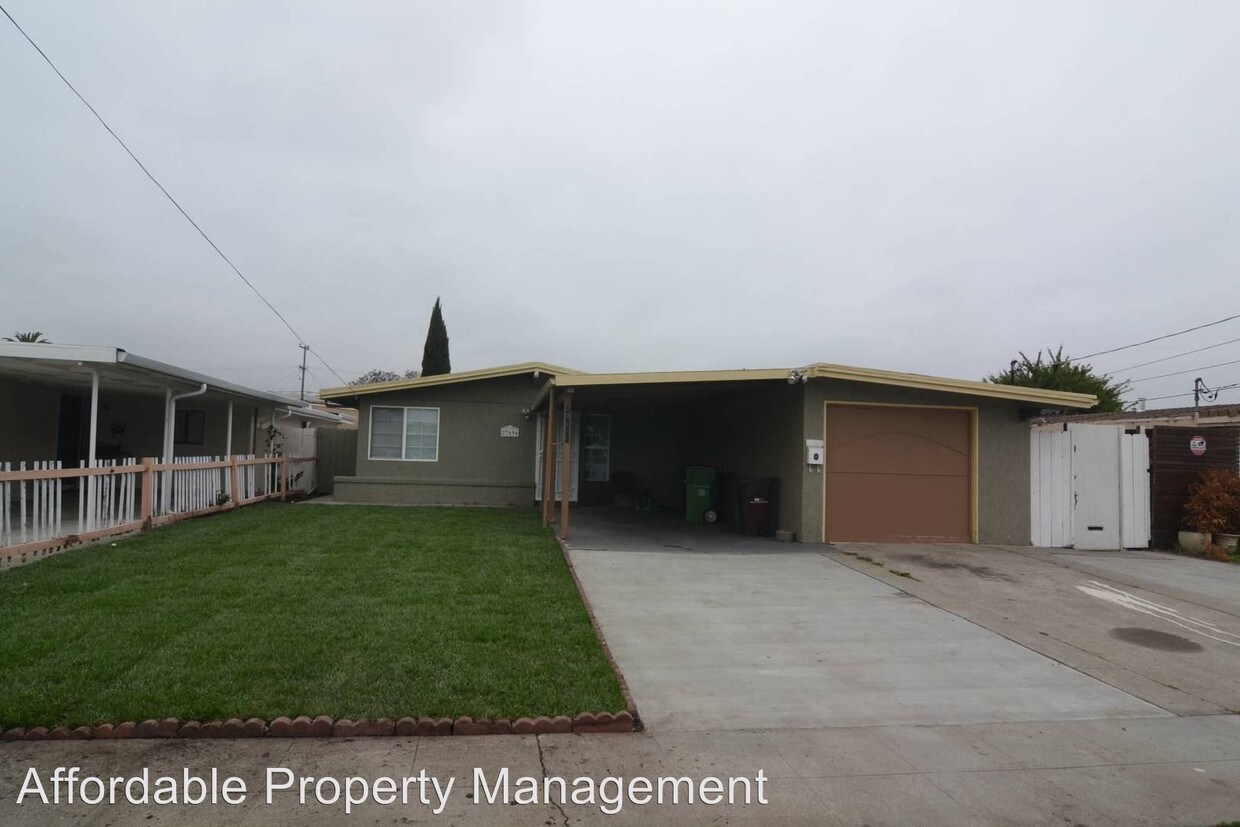 Primary Photo - 3 br, 2 bath House - 27696 Seminole Way