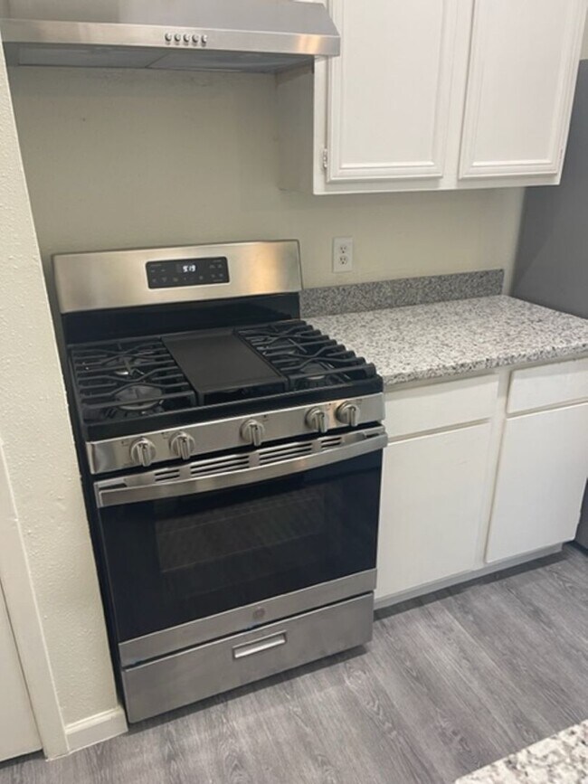 Foto del edificio - 3105 Tree House Cir