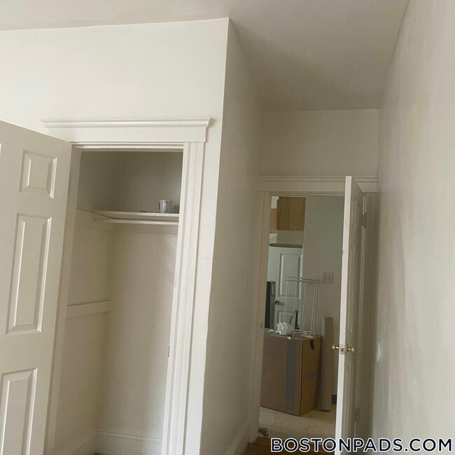 Building Photo - 19 Mora St