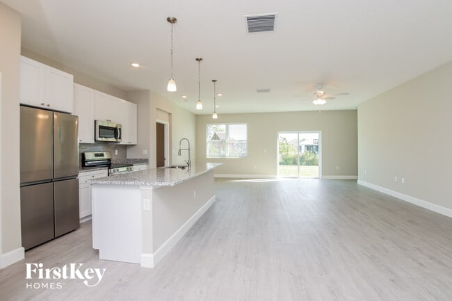 Building Photo - 109 Hillock Ave NW