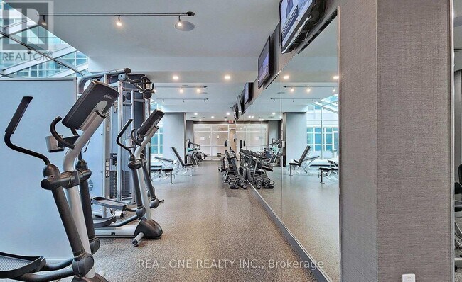 Photo du bâtiment - 350 Wellington St W