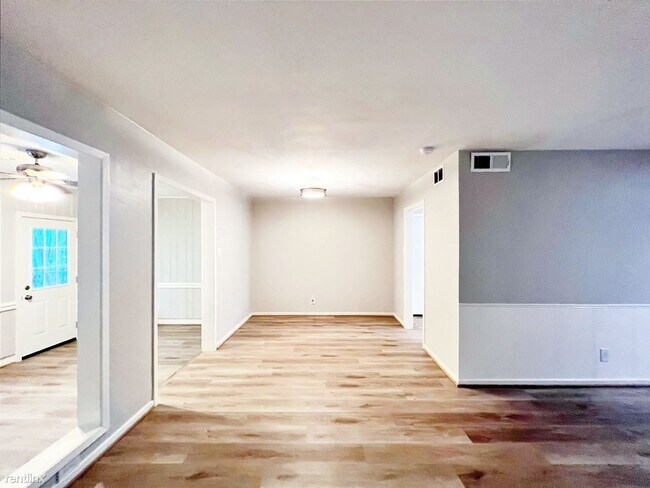Foto del edificio - 3 br, 2 bath House - 4137 Woodfin St